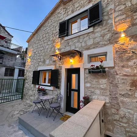 Heritage Stone House Apartment *